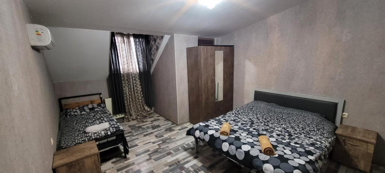 Kiev Hostel ティビリシ エクステリア 写真