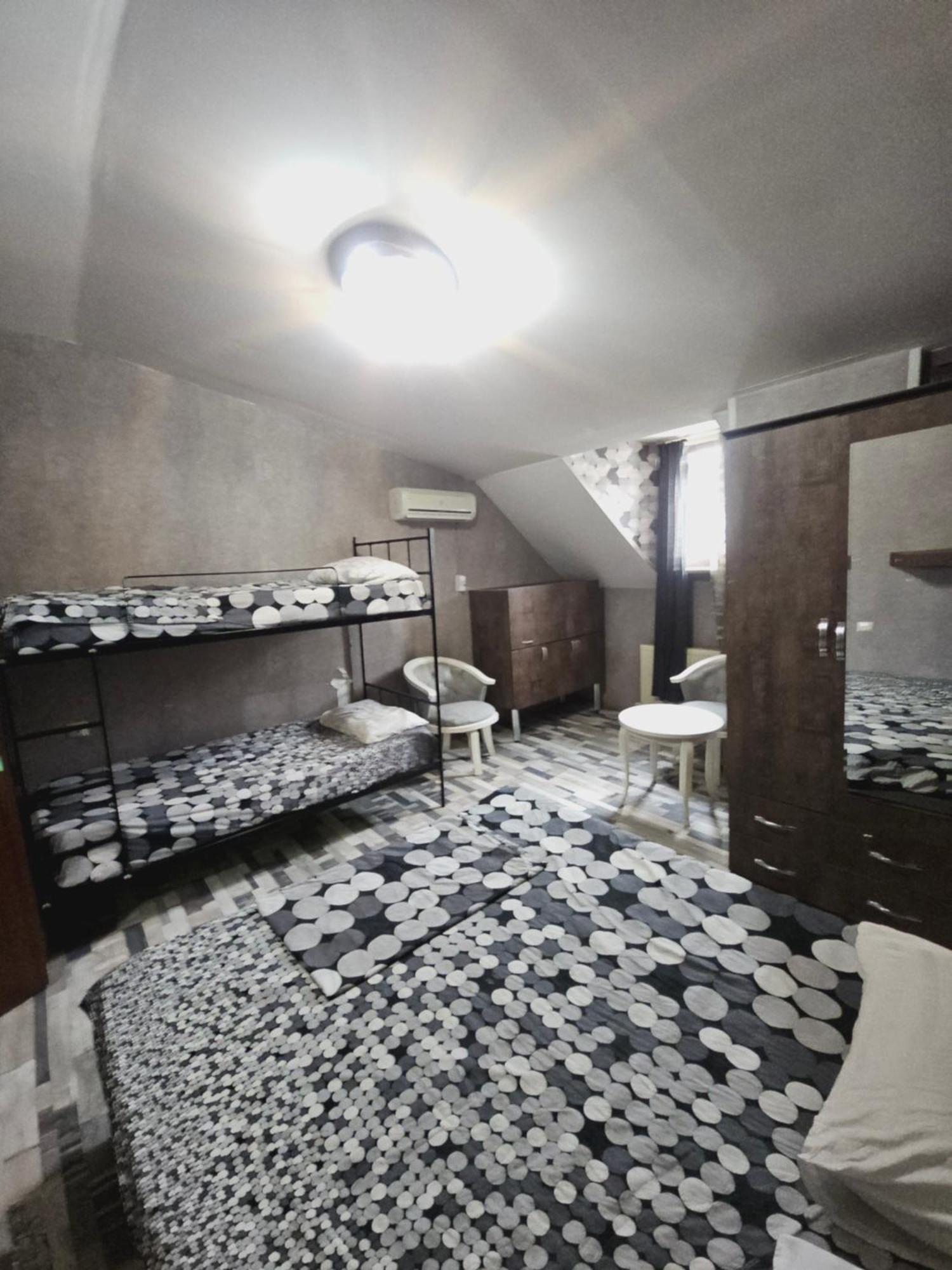 Kiev Hostel ティビリシ エクステリア 写真