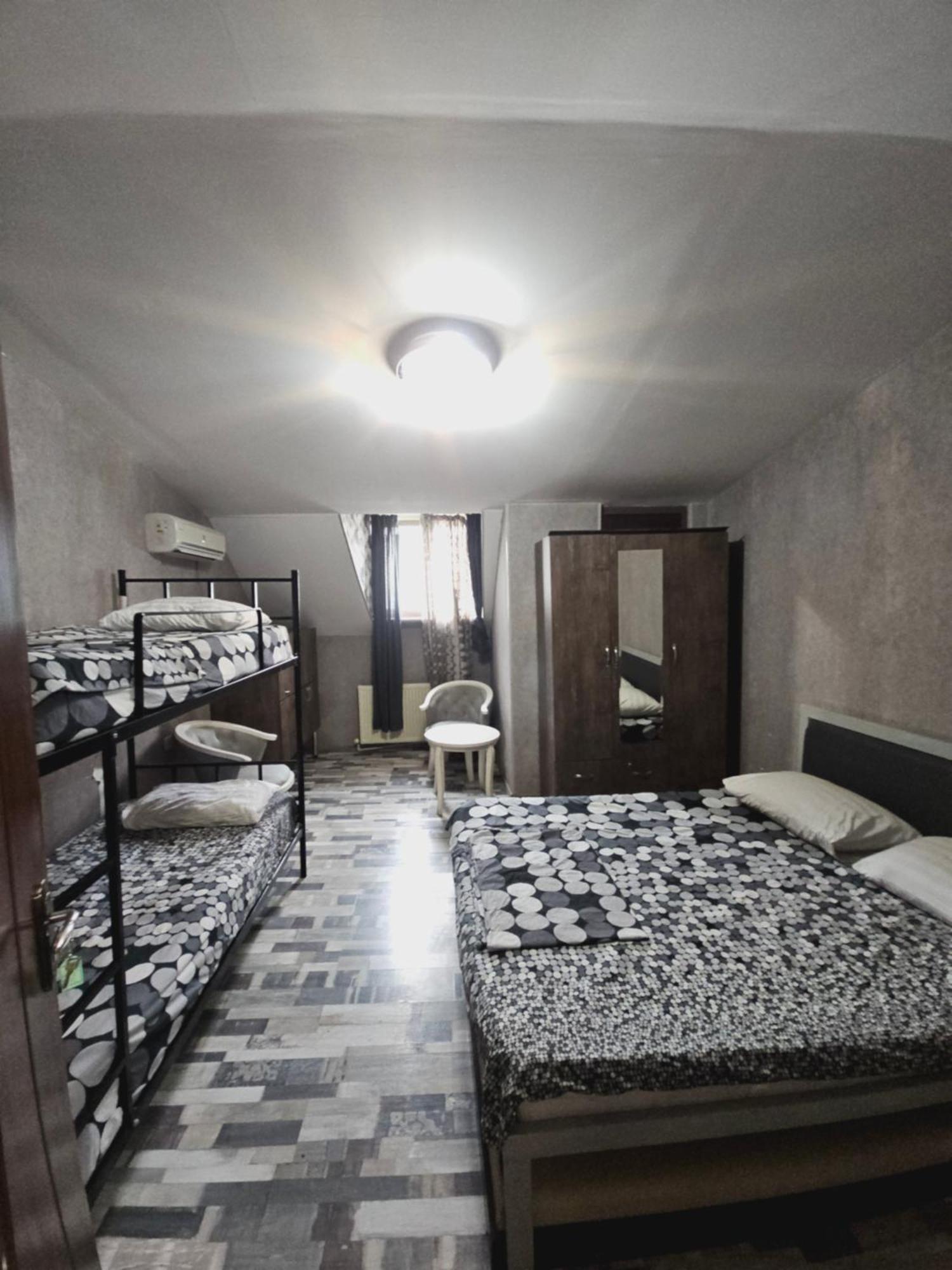 Kiev Hostel ティビリシ エクステリア 写真